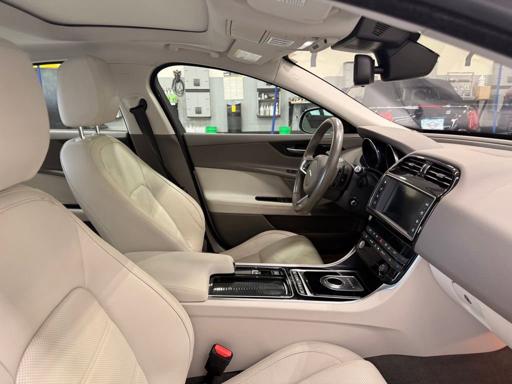 Used 2018 Jaguar XE Prestige AWD/4WD image 30