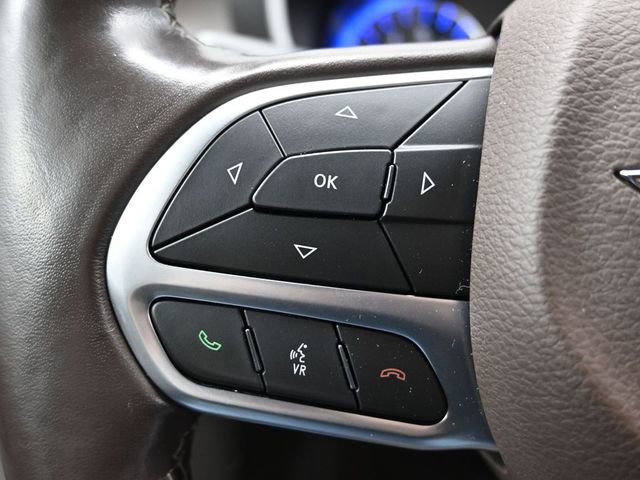 Used 2020 Chrysler Pacifica Touring-L w/ Tire & Wheel Group image 28