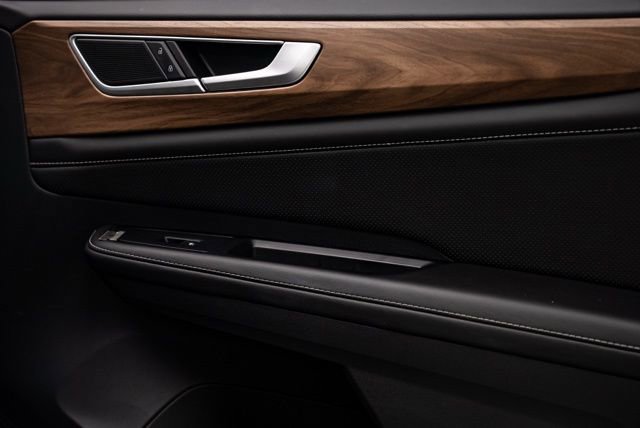 Used 2025 Volkswagen Atlas SE image 33