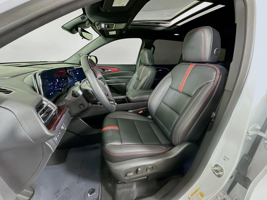Used 2024 Chevrolet Traverse RS image 21