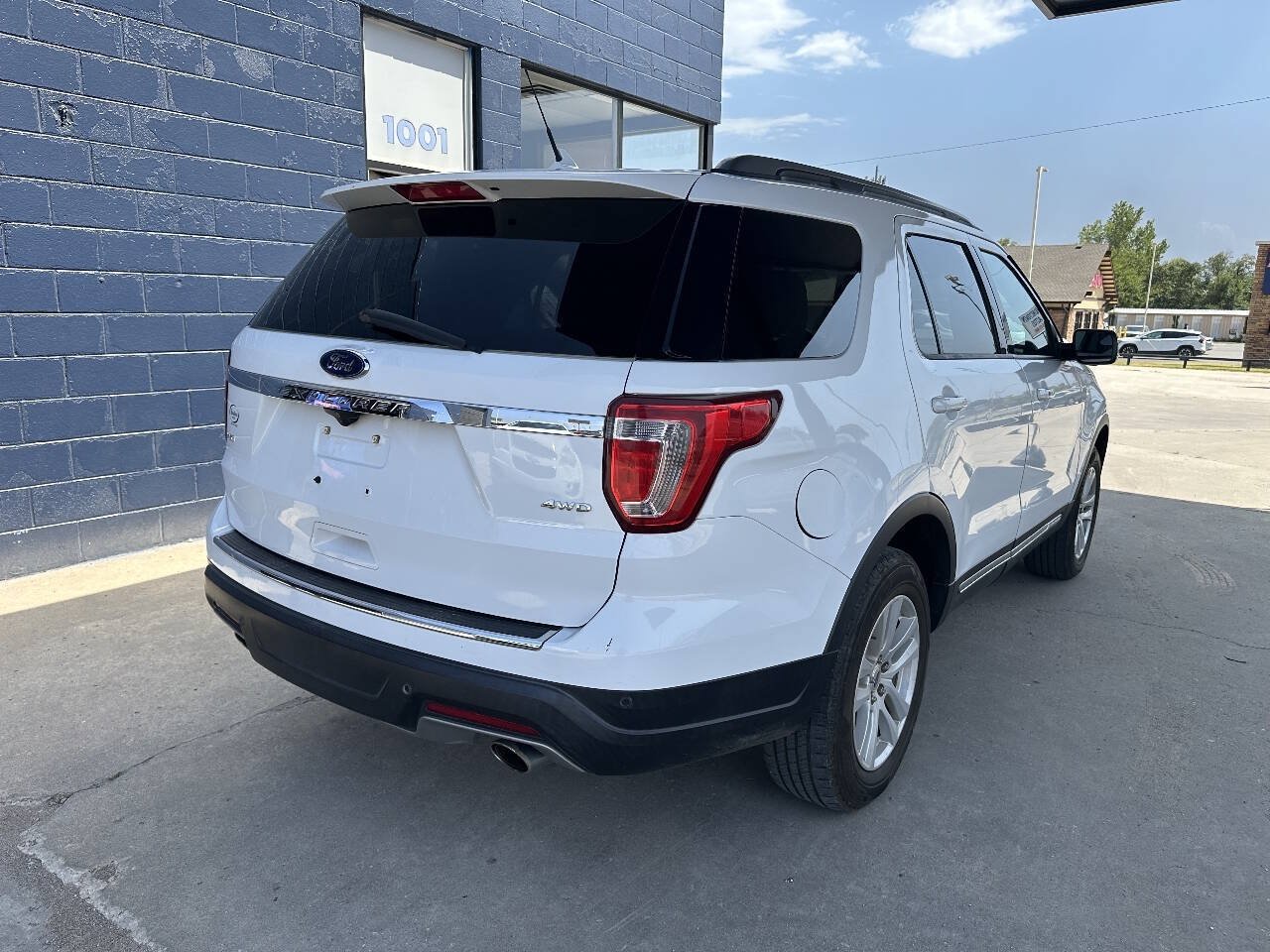 Used 2018 Ford Explorer XLT w/ Equipment Group 201A AWD/4WD image 7