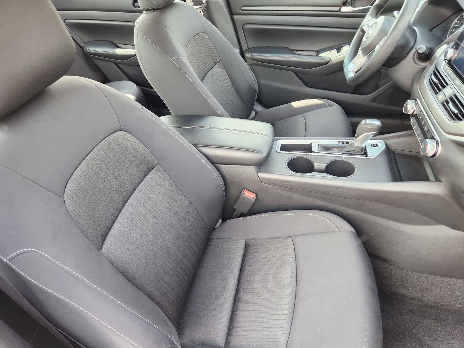 Used 2025 Nissan Altima 2.5 SV FWD image 12