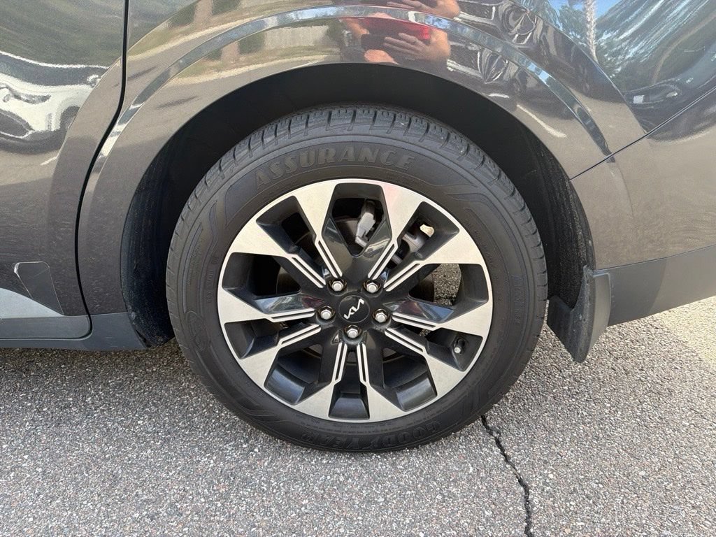 Certified 2023 Kia Carnival EX FWD image 29