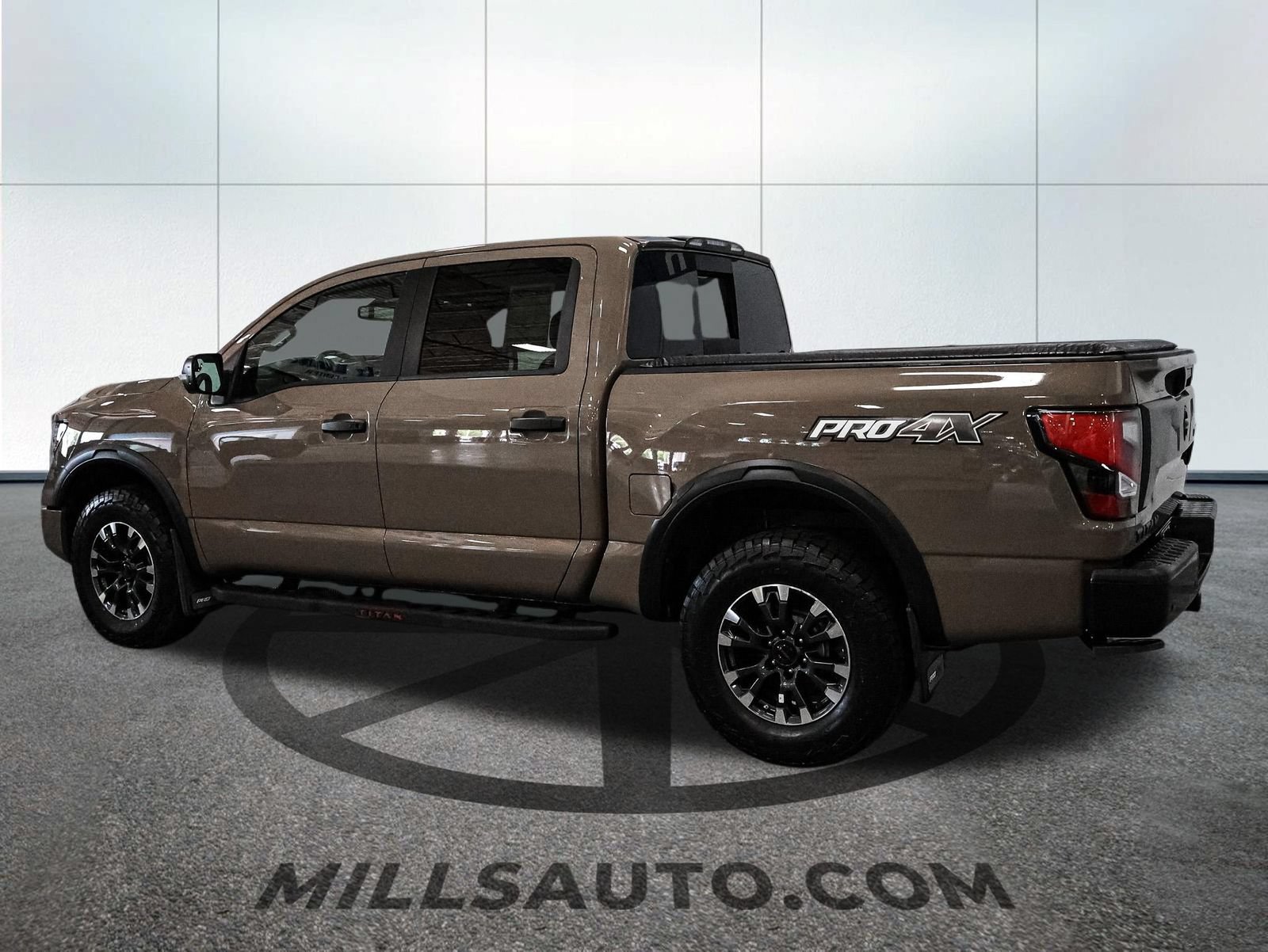 Used 2021 Nissan Titan PRO-4X w/ Pro-4x Convenience Package AWD/4WD image 4