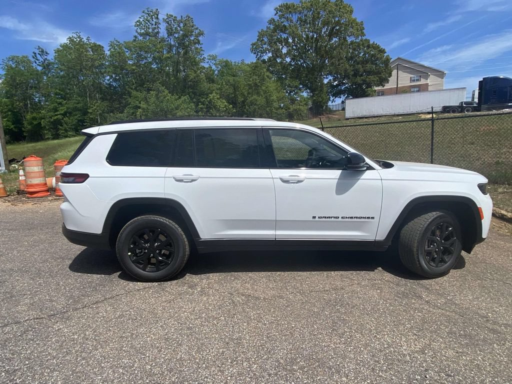 New 2026 Jeep Grand Cherokee L 2WD image 7