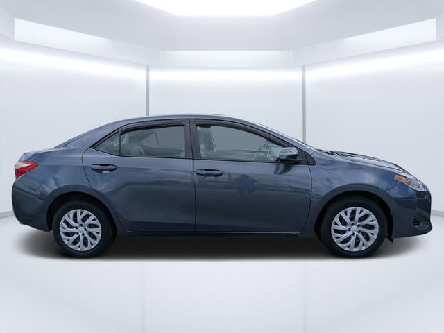Used 2017 Toyota Corolla LE FWD image 2