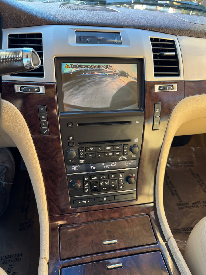 Used 2007 Cadillac Escalade AWD w/ Information Package image 23