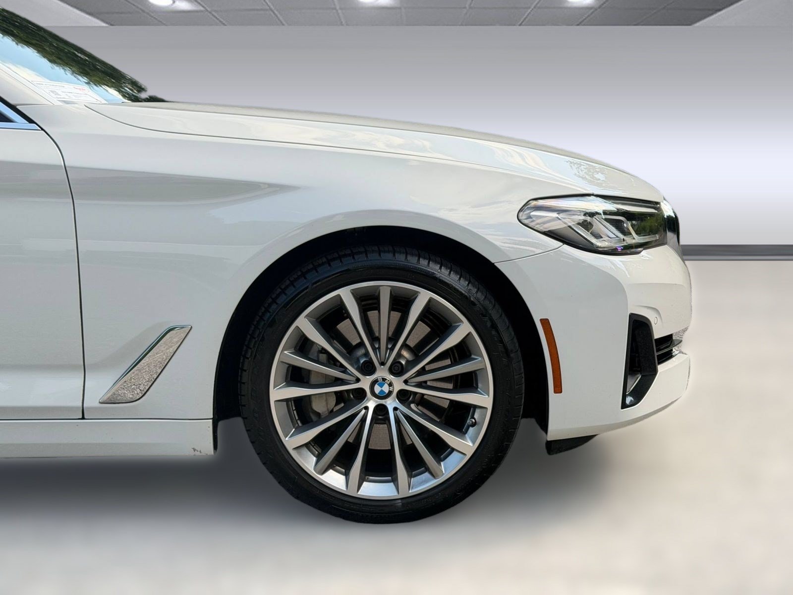 Used 2023 BMW 530i w/ Premium Package RWD image 12
