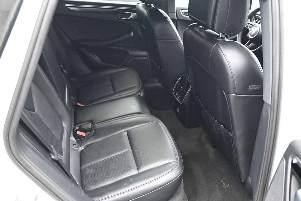 Used 2023 Porsche Macan AWD/4WD image 10