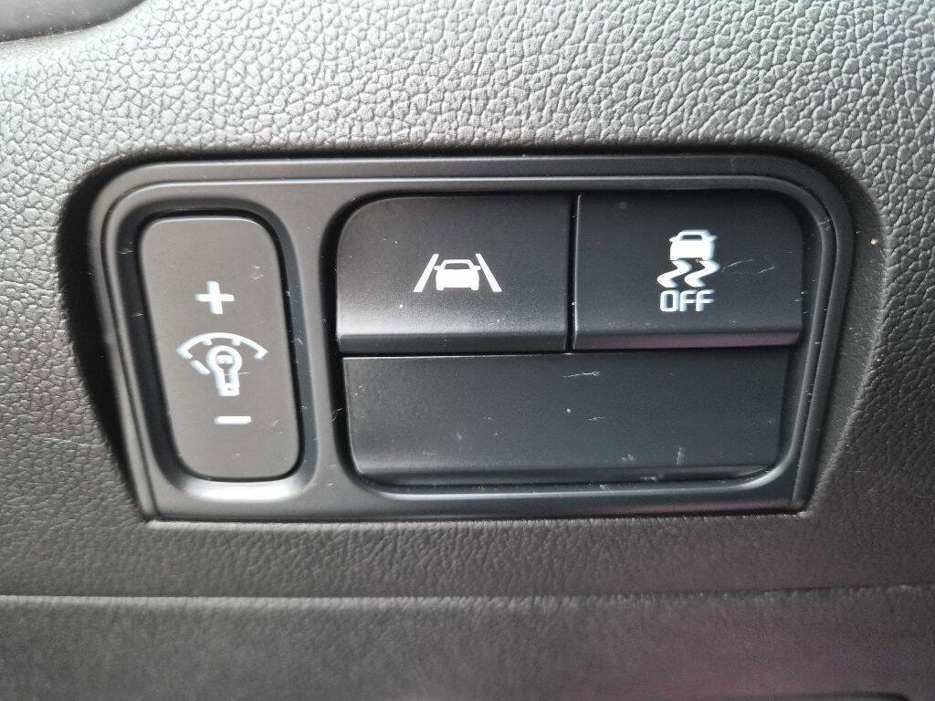 Used 2022 Kia Sorento LX image 17