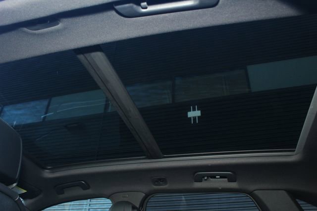 Certified 2023 Porsche Cayenne Platinum Edition image 26