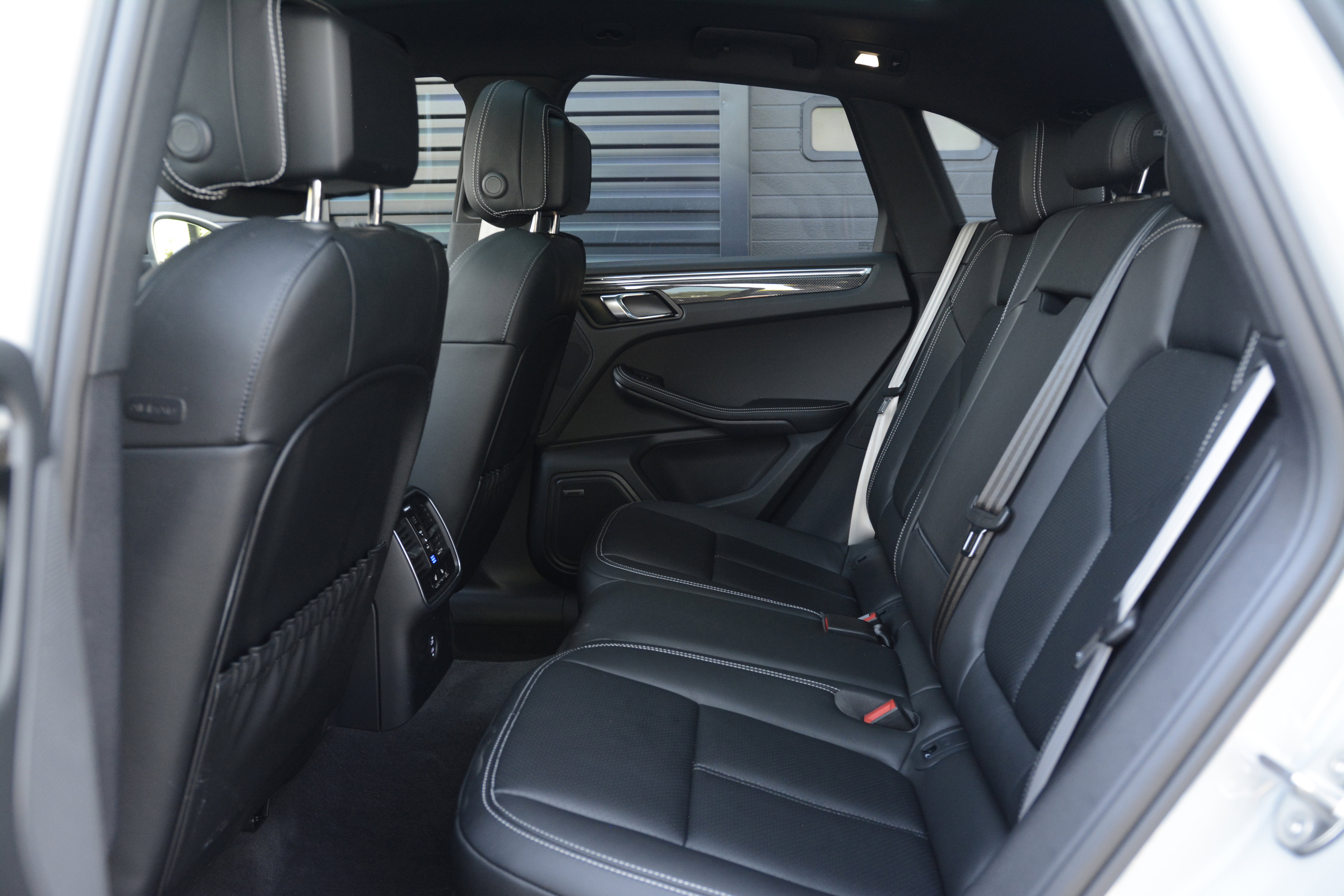 Certified 2026 Porsche Macan Turbo AWD/4WD image 30