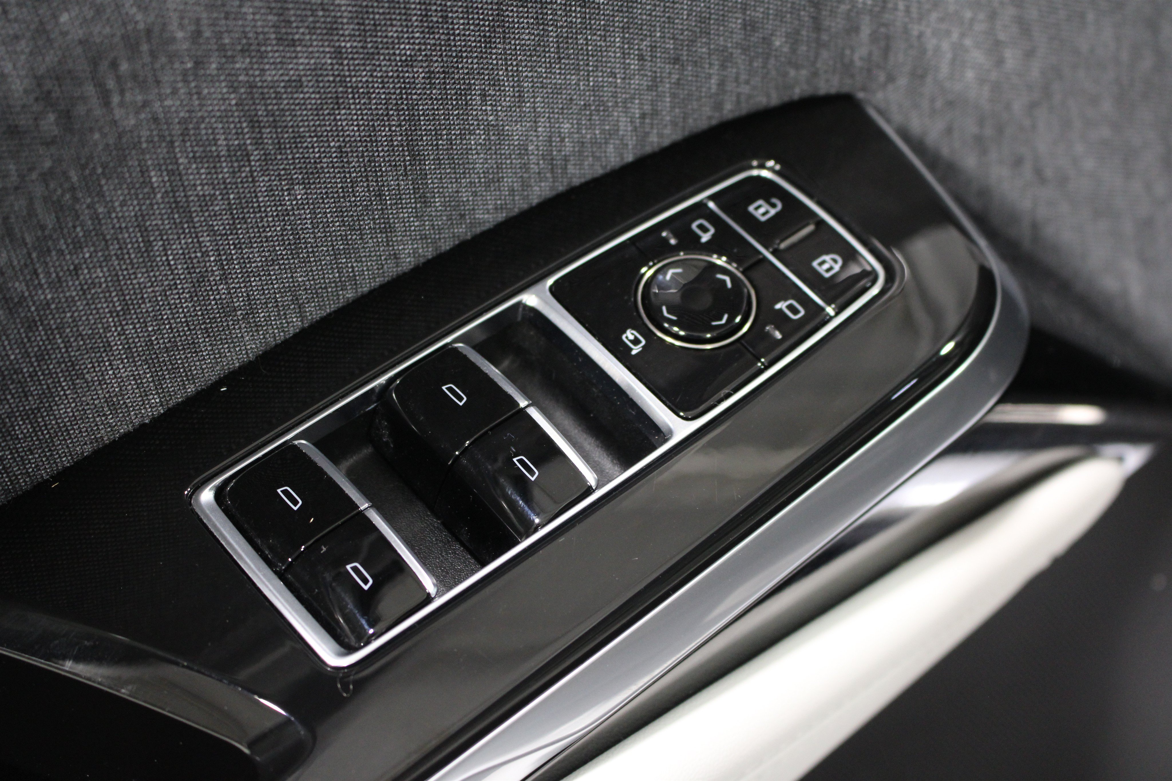 Certified 2025 Cadillac Escalade ESV Sport Platinum w/ LPO, ONYX Package AWD/4WD image 7