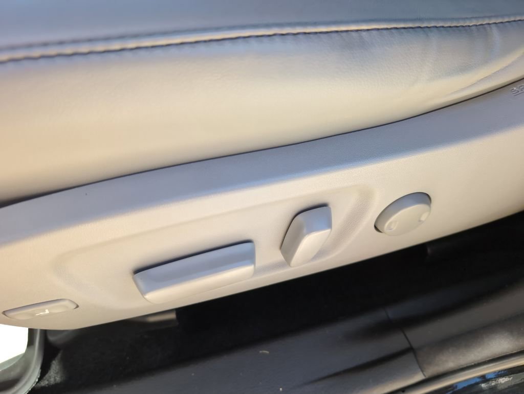 Used 2016 Toyota Highlander Limited image 16