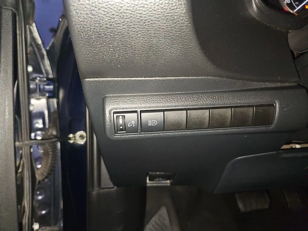 Used 2021 Toyota Corolla LE image 19