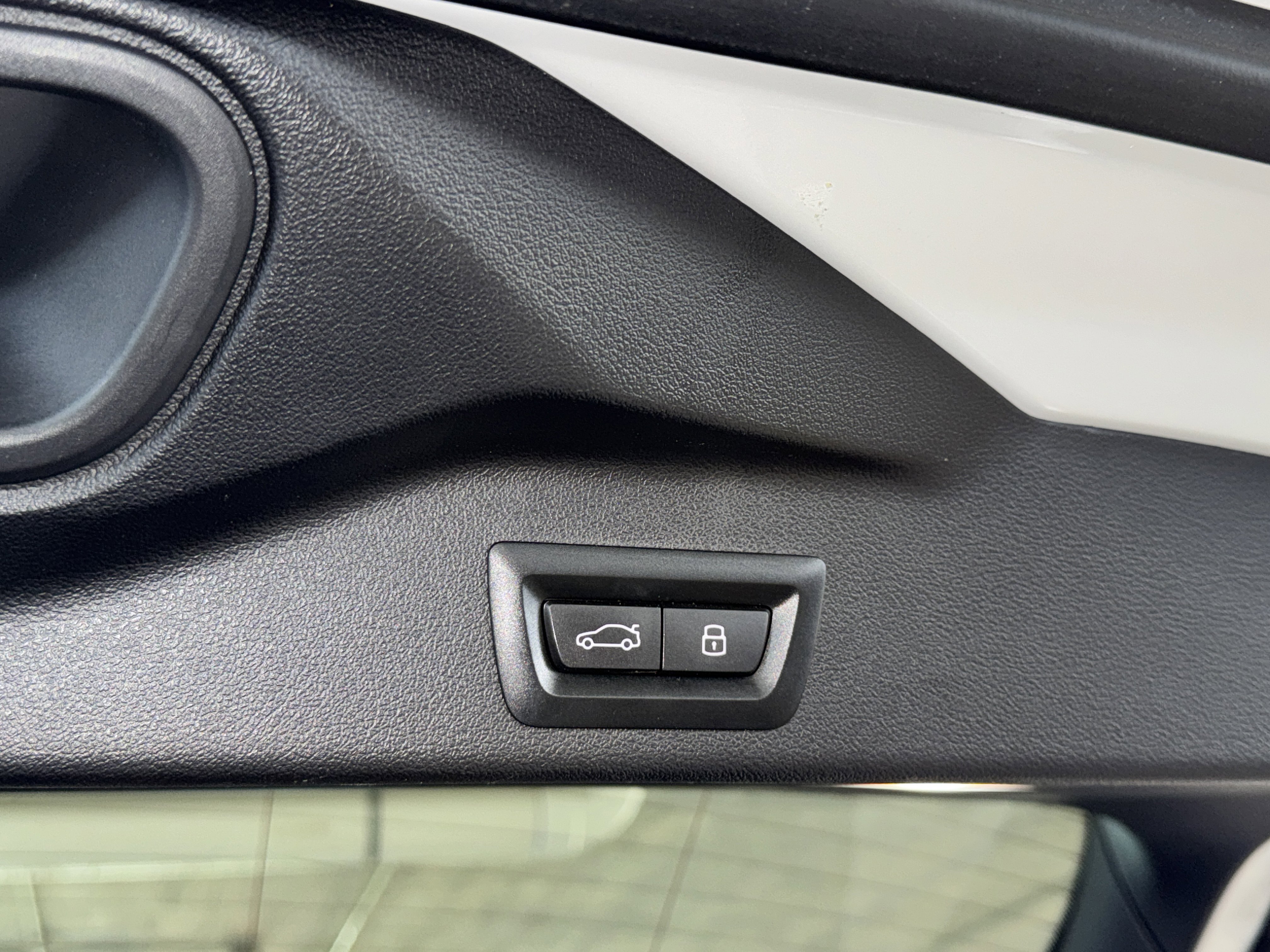 Used 2025 BMW X5 sDrive40i w/ Premium Package image 14