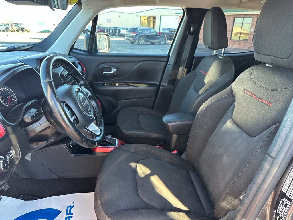 Used 2019 Jeep Renegade Trailhawk w/ Cold Weather Group II AWD/4WD image 10