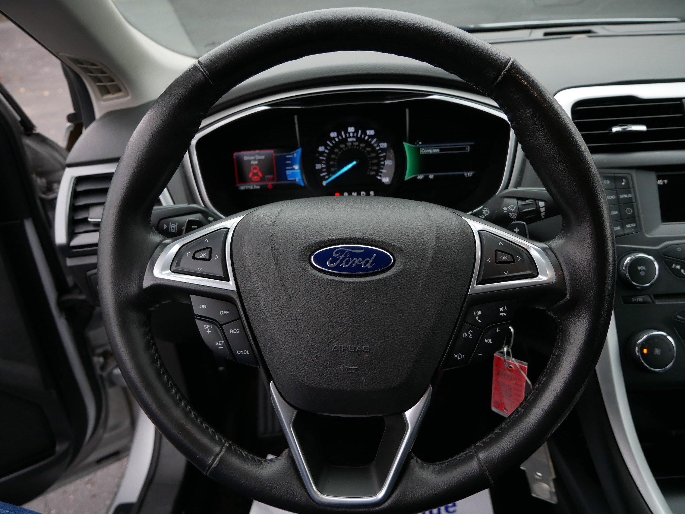 Used 2016 Ford Fusion SE image 25