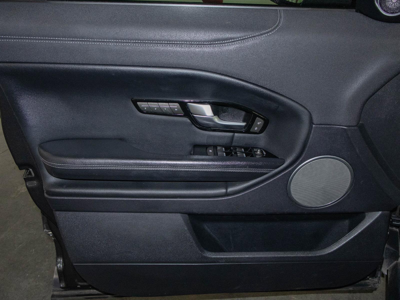 Used 2017 Land Rover Range Rover Evoque SE Premium image 10