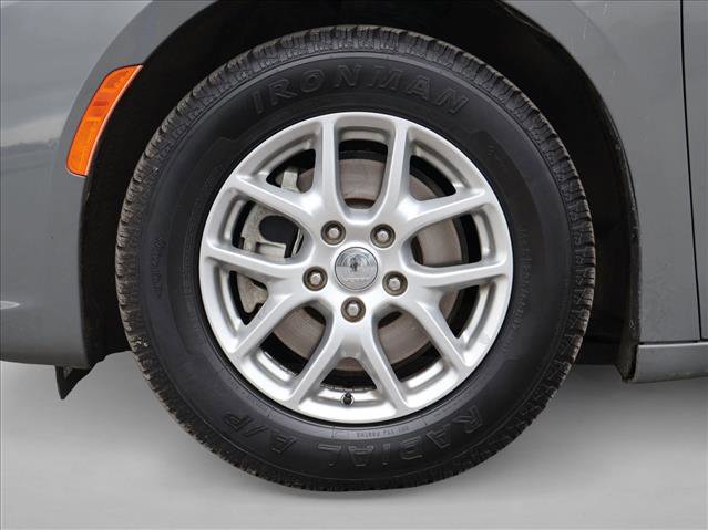 Used 2022 Chrysler Pacifica Touring-L FWD image 27