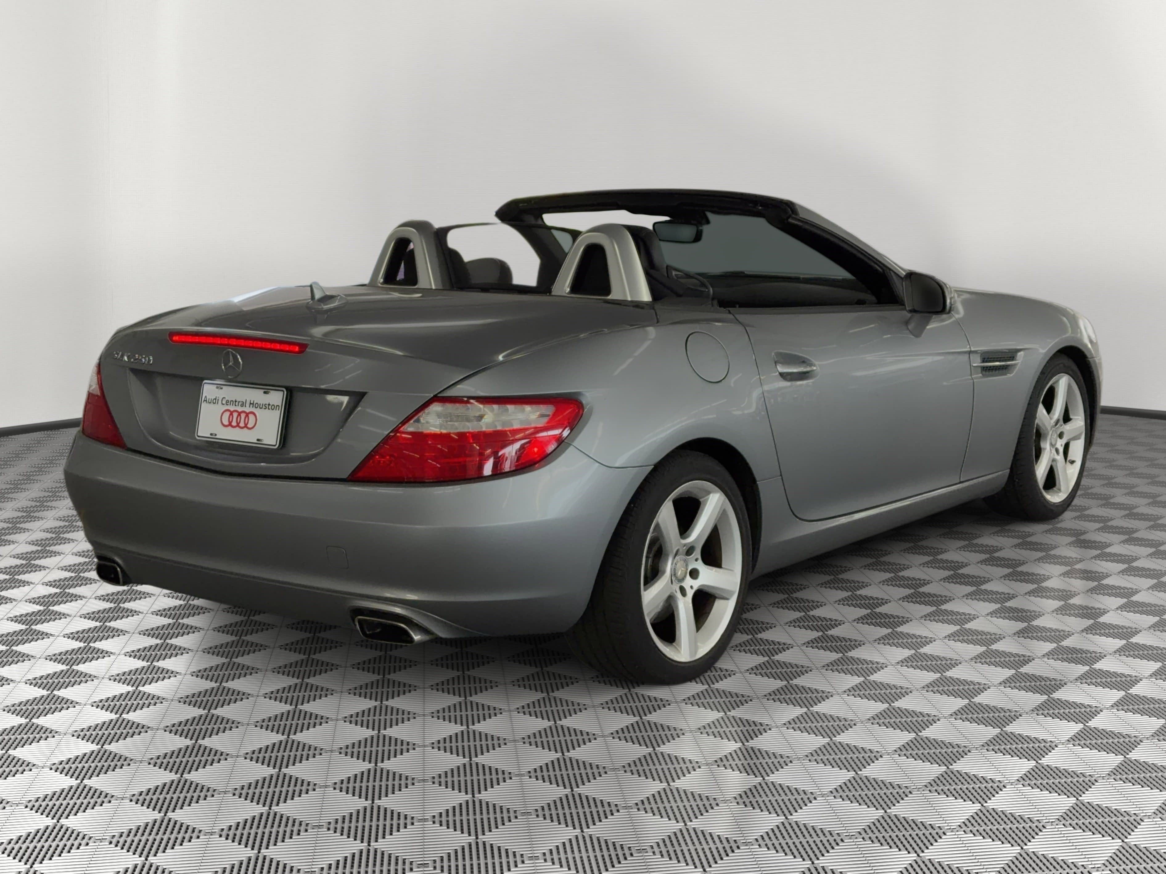 Used 2015 Mercedes-Benz SLK 250 image 9