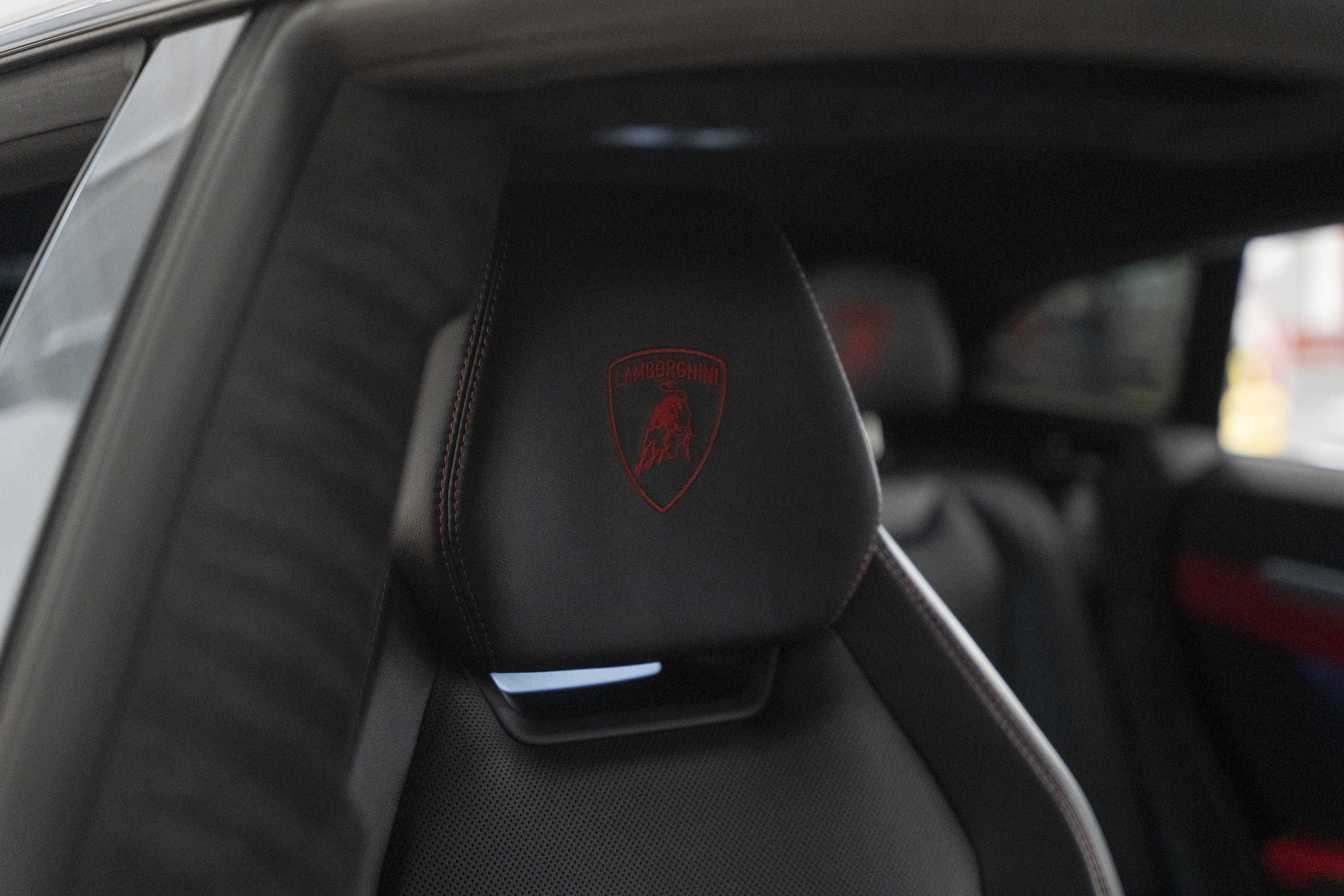 Used 2021 Lamborghini Urus AWD image 32