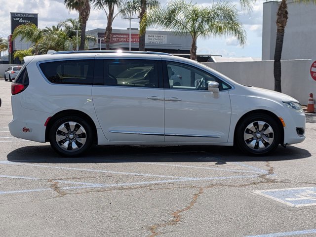 Used 2018 Chrysler Pacifica Limited w/ Advanced Safetytec Group FWD image 4