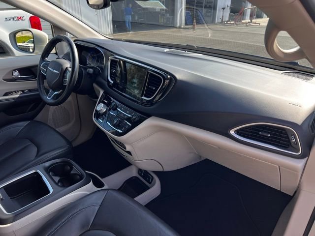 Used 2021 Chrysler Pacifica Touring-L image 29