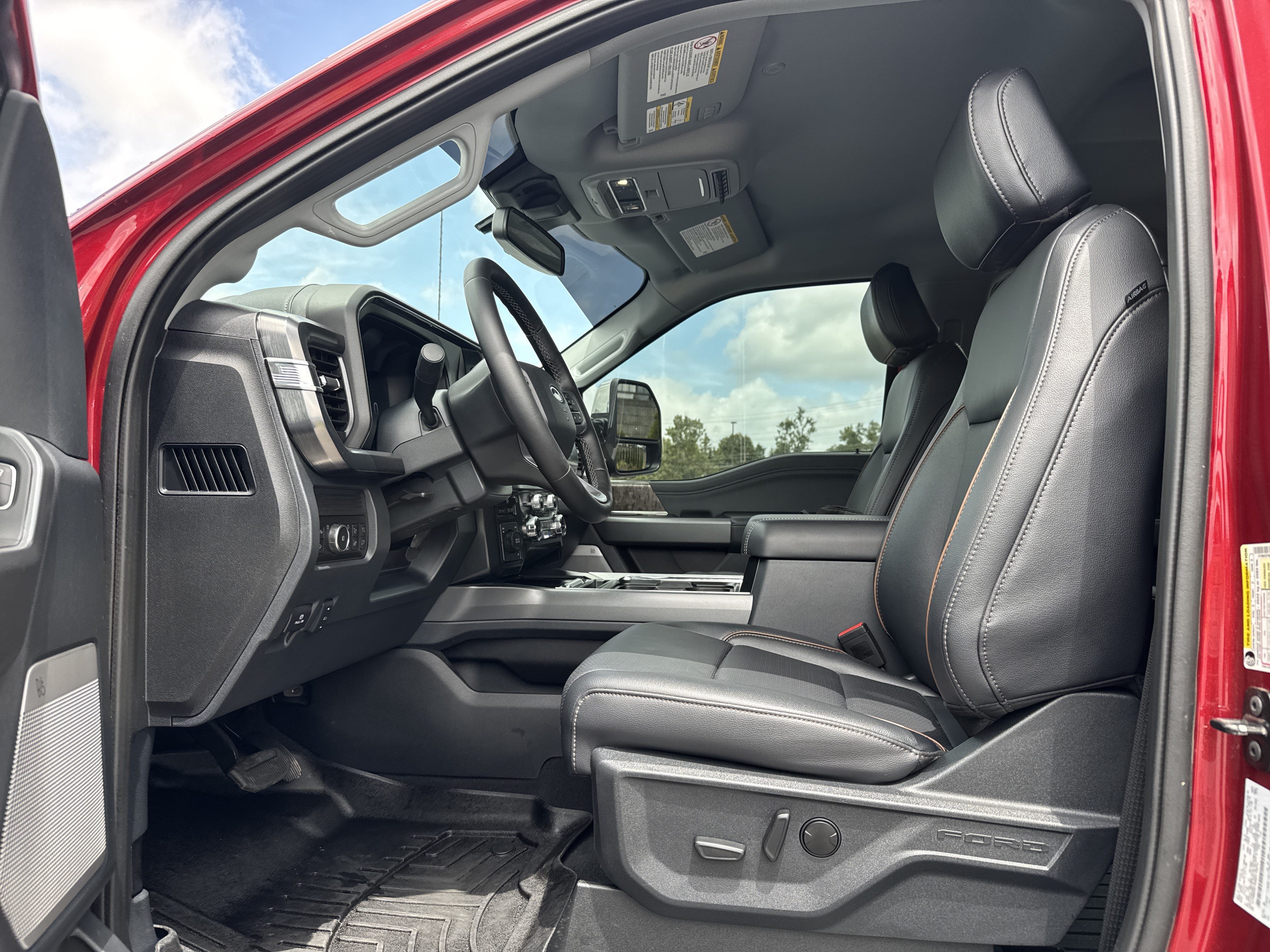 Used 2025 Ford F350 Lariat w/ Chrome Package AWD/4WD image 17