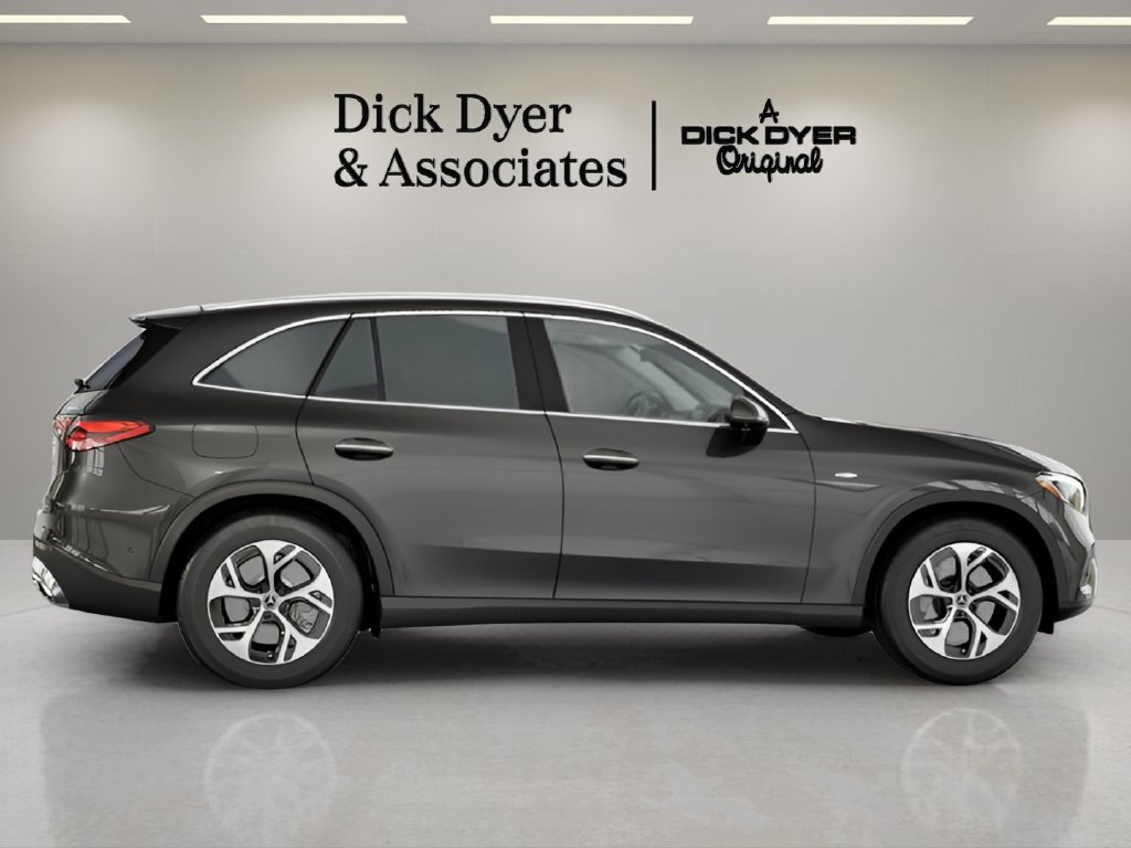 Used 2025 Mercedes-Benz GLC 350e 4MATIC image 10