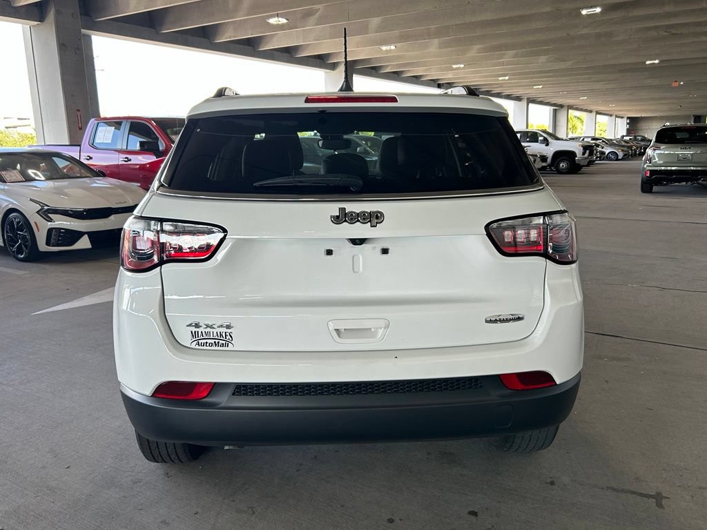 Used 2023 Jeep Compass Latitude w/ Sun and Sound Group AWD/4WD image 4
