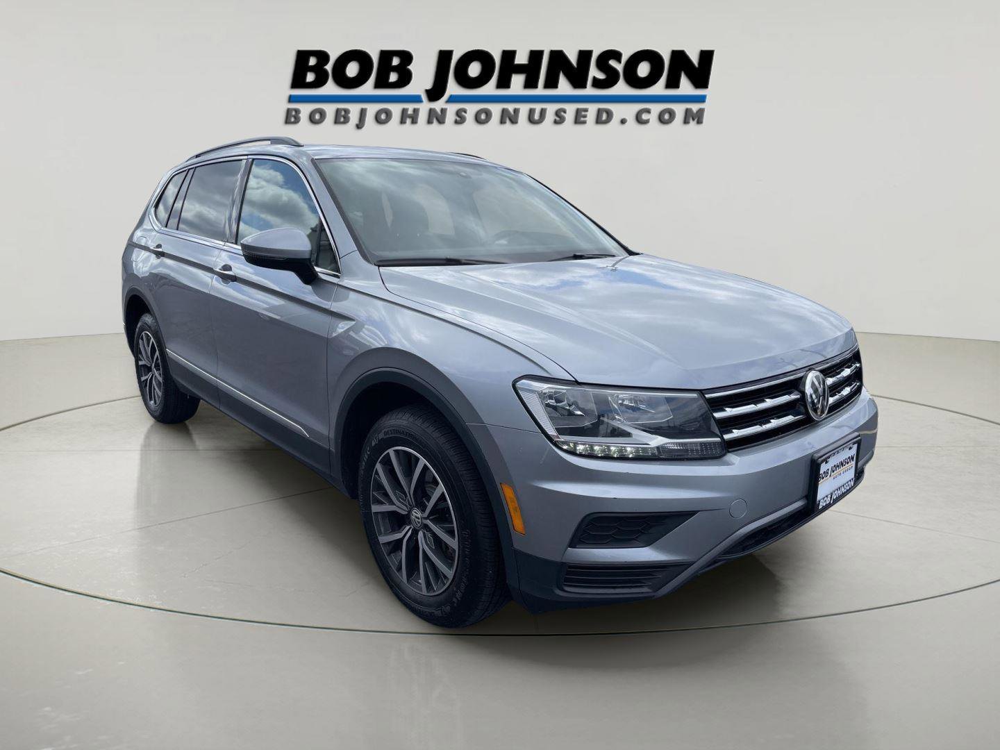 Used 2020 Volkswagen Tiguan SE w/ Panoramic Sunroof Package image 1