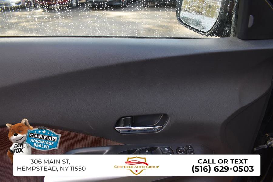 Used 2020 Nissan Kicks SR FWD image 13