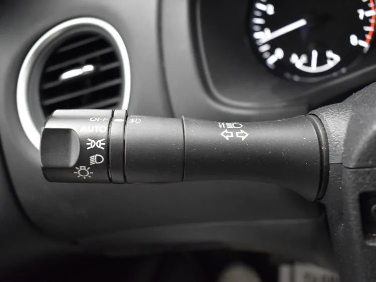 Used 2020 Nissan Pathfinder SL image 25