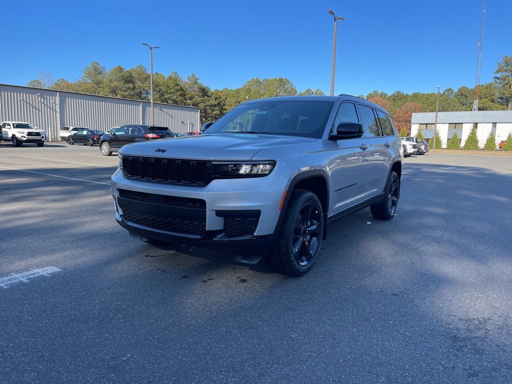 New 2025 Jeep Grand Cherokee L Altitude image 2