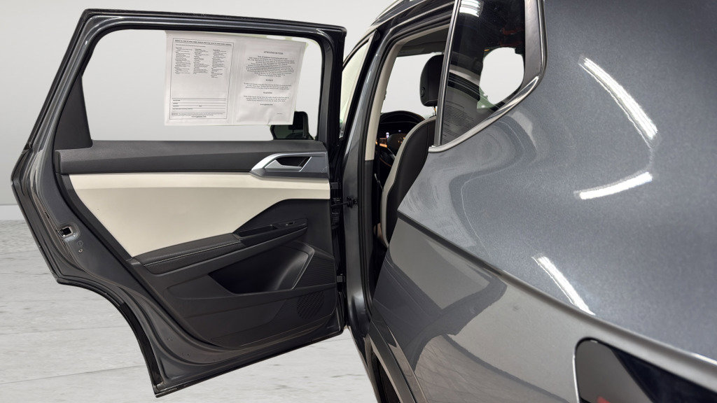 Certified 2025 Volkswagen Taos SE image 31