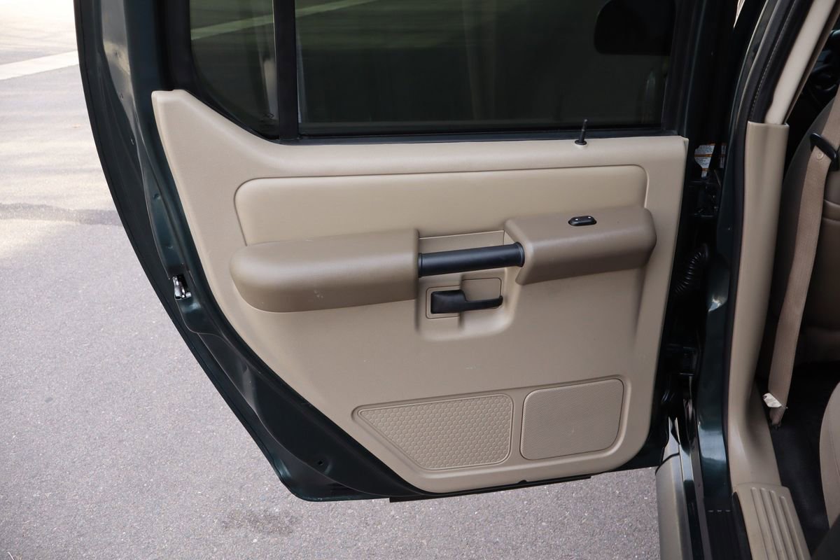 Used 2004 Ford Explorer Sport Trac XLS image 24