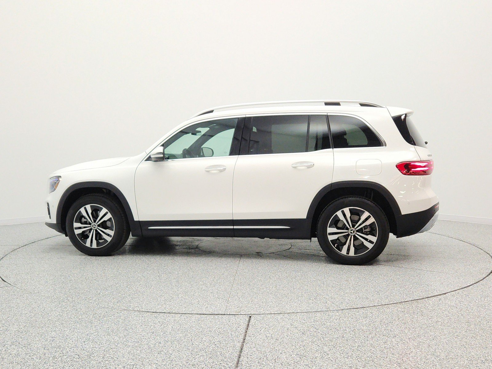 Used 2025 Mercedes-Benz GLB 250 image 8