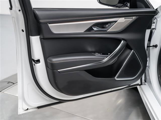 Certified 2024 Jaguar XF R-Dynamic SE image 24