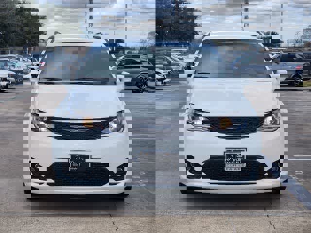 Used 2020 Chrysler Pacifica Touring-L Plus image 6