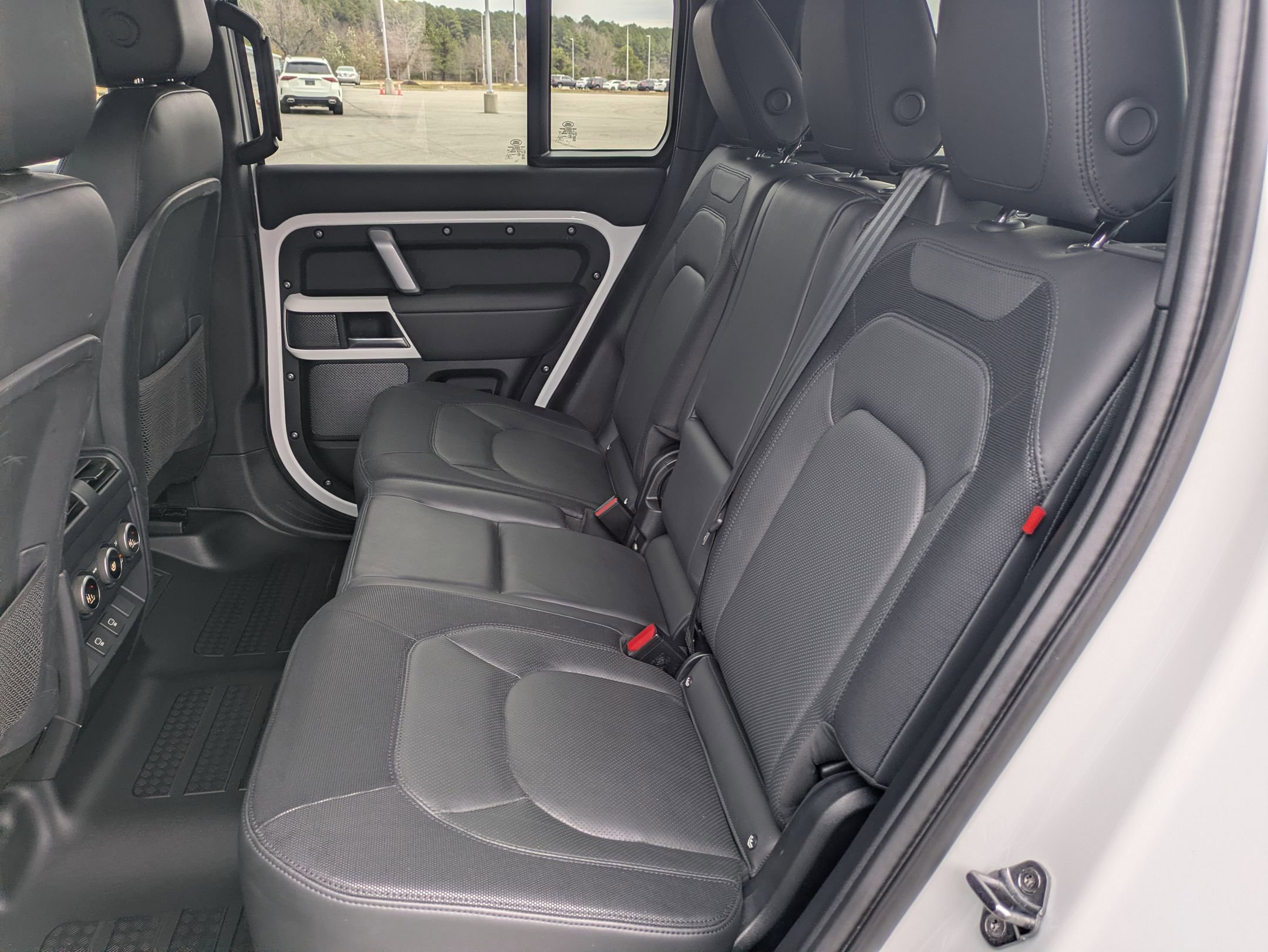 Certified 2023 Land Rover Defender 110 X-Dynamic SE image 27