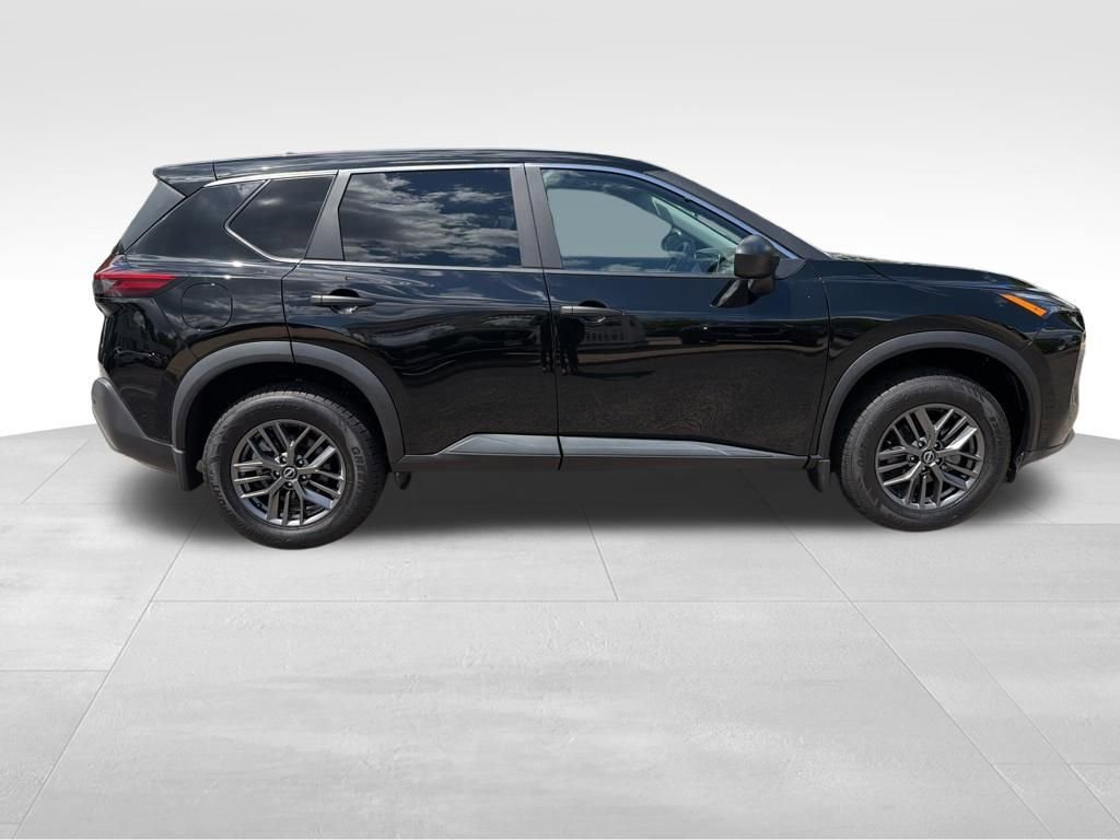 Used 2023 Nissan Rogue S image 7