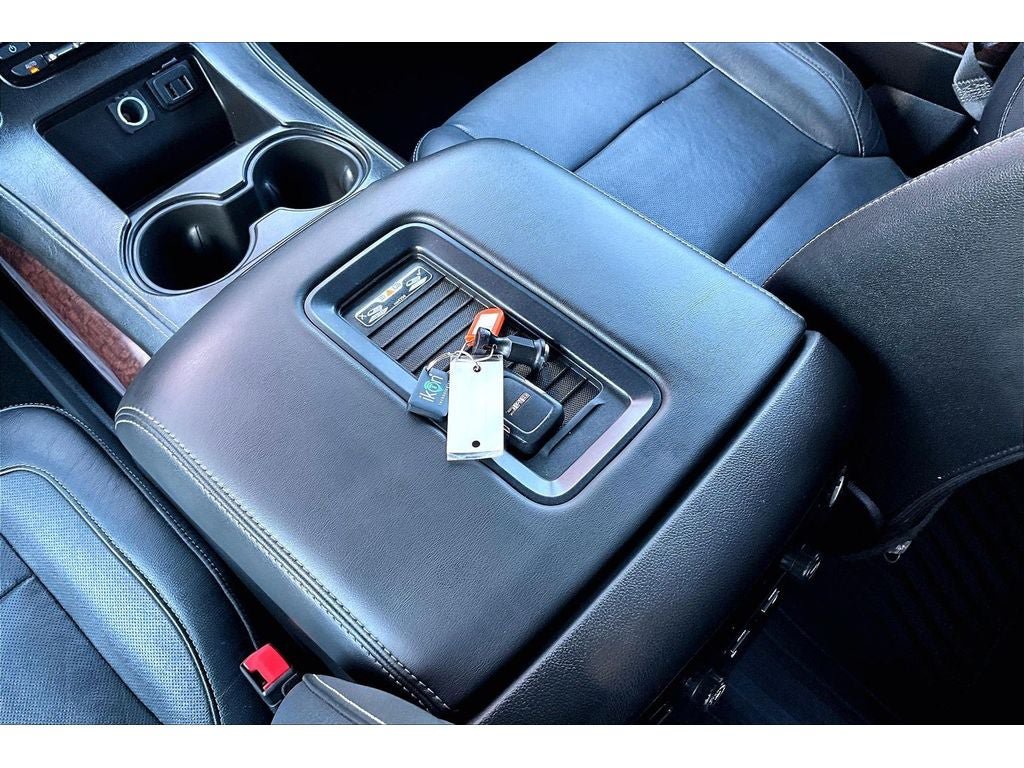 Used 2017 GMC Yukon SLT w/ HD Trailering Package AWD/4WD image 11