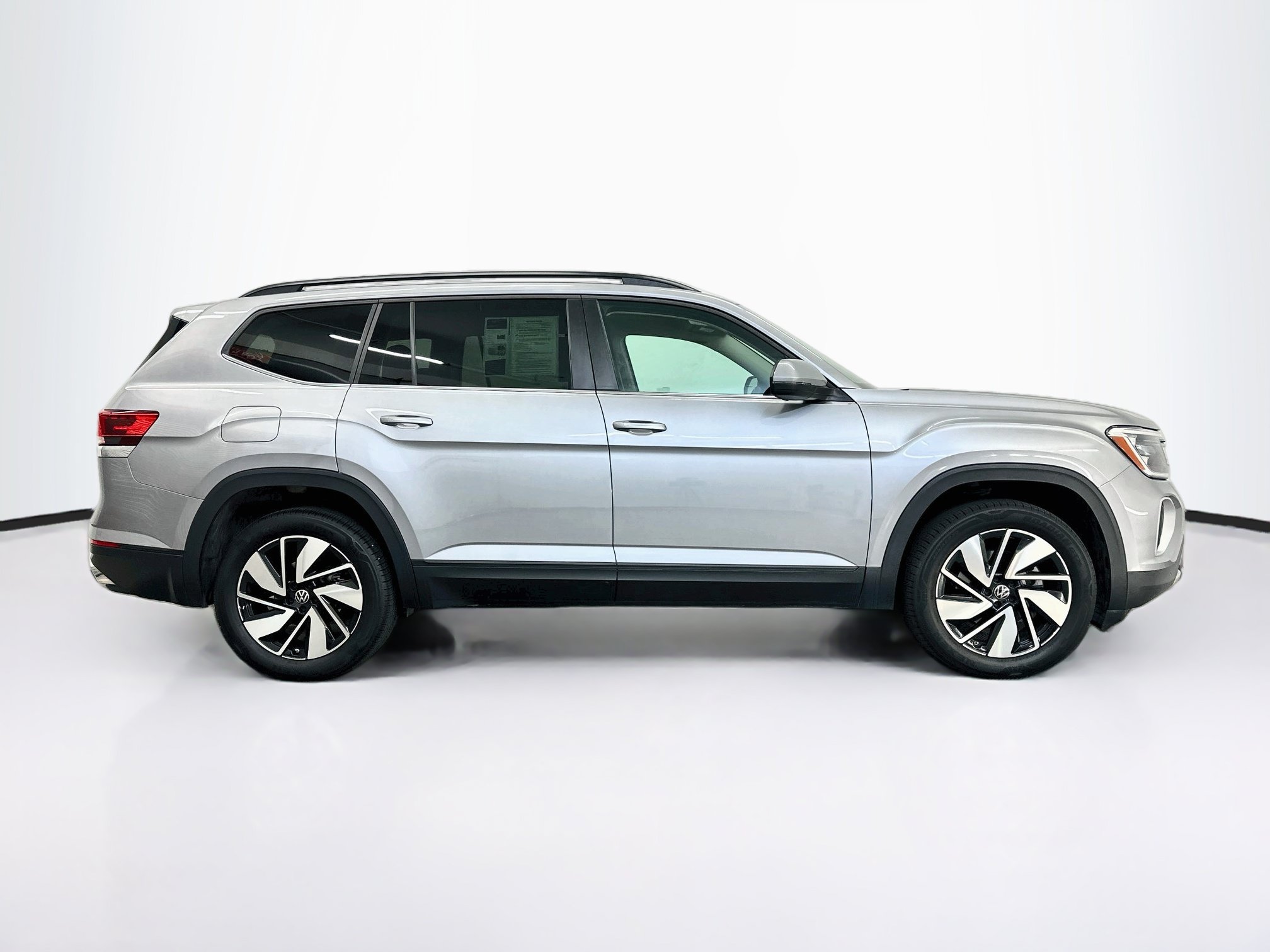 Used 2025 Volkswagen Atlas SE AWD/4WD image 10