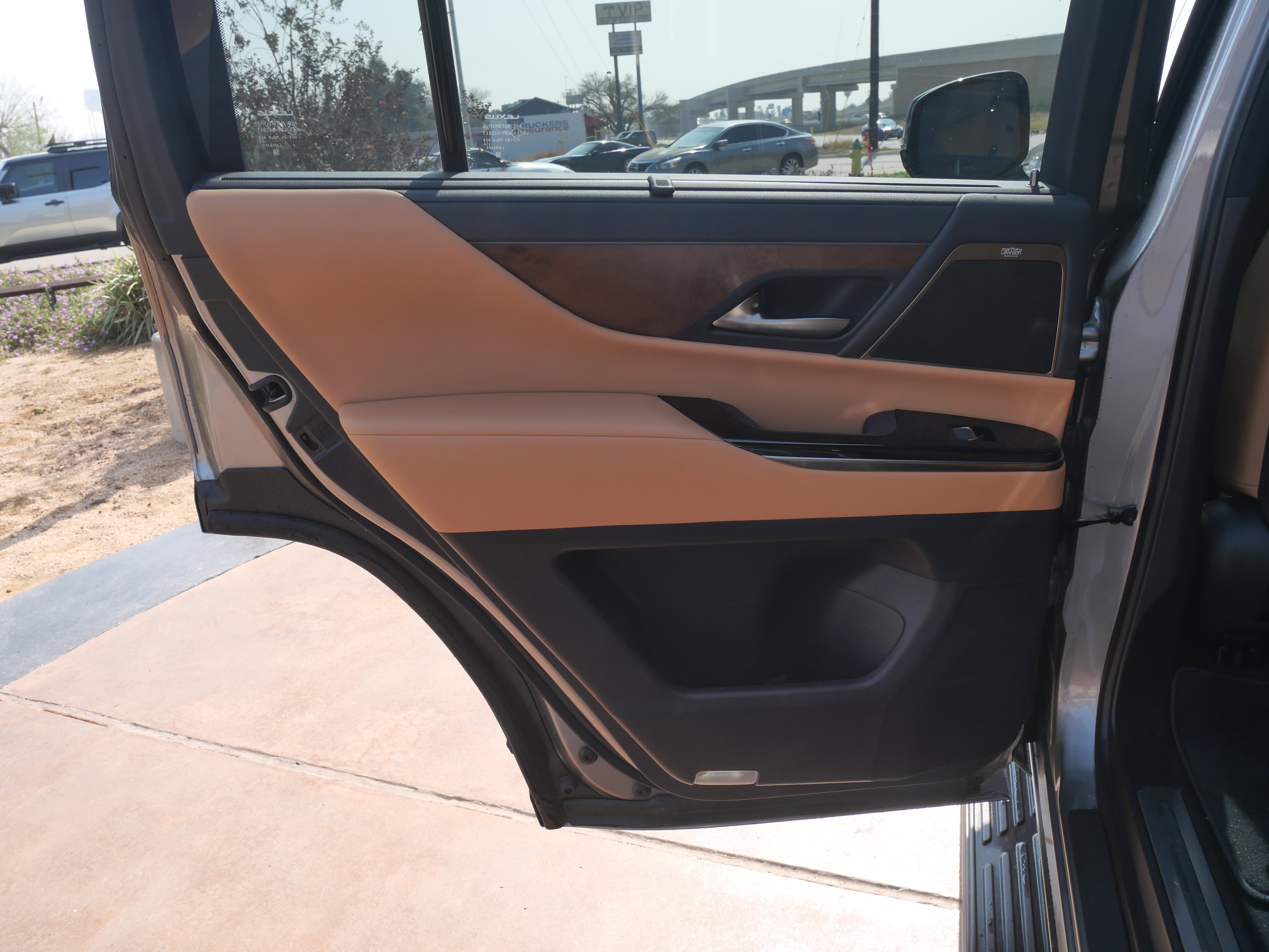 Certified 2024 Lexus LX 600 4WD w/ Luxury Package image 8