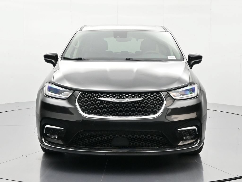 Certified 2023 Chrysler Pacifica Touring-L FWD image 2