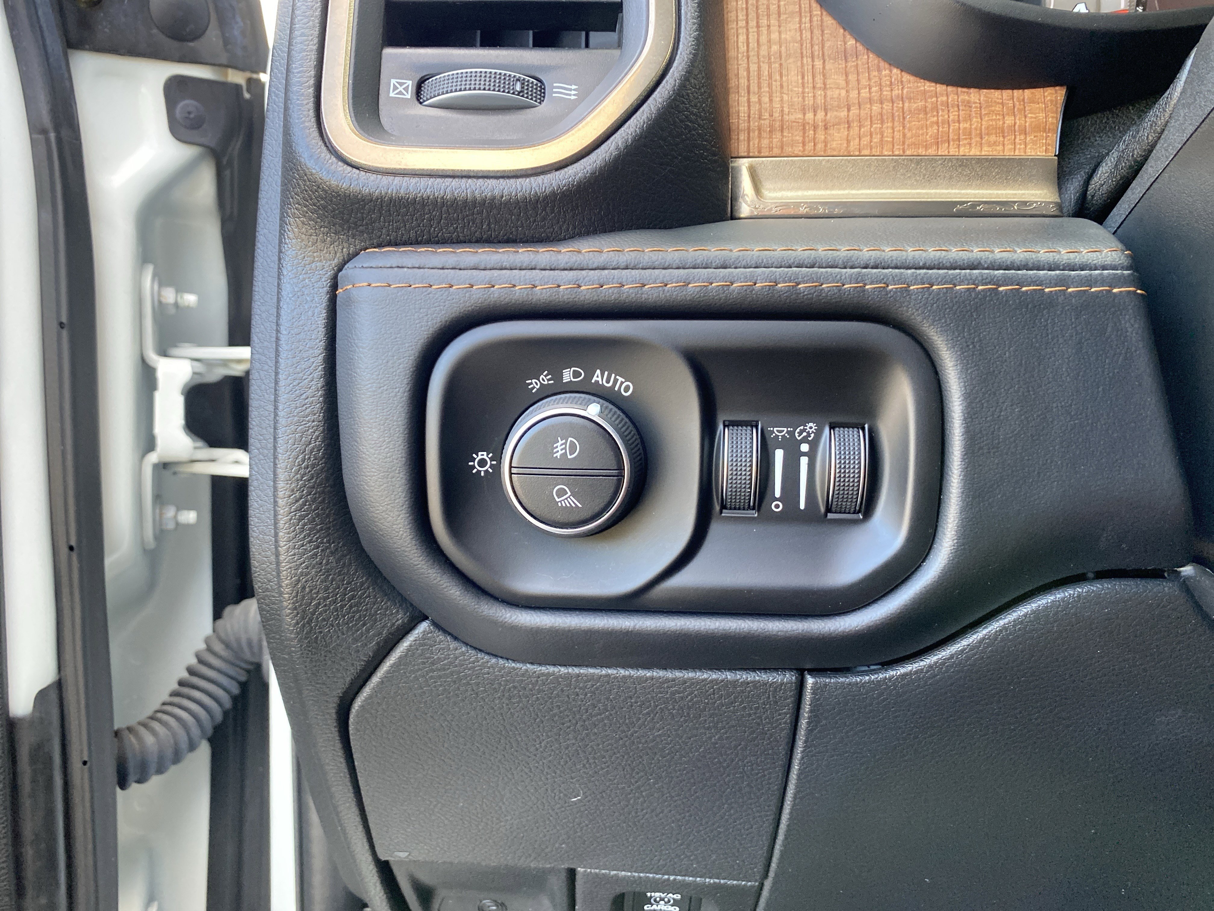 Used 2022 RAM 3500 Limited w/ Max Tow Package image 28