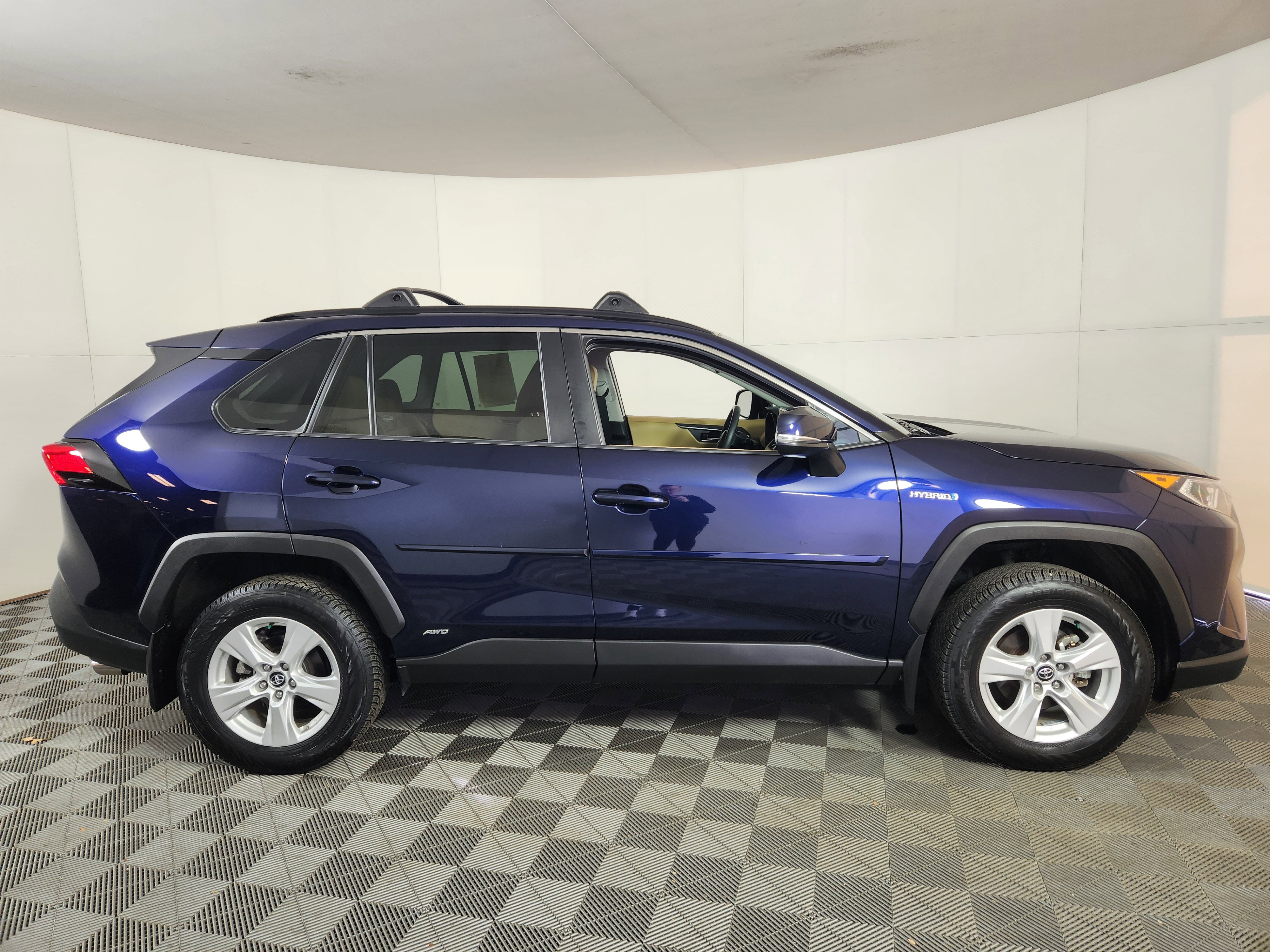 Used 2020 Toyota RAV4 XLE image 8