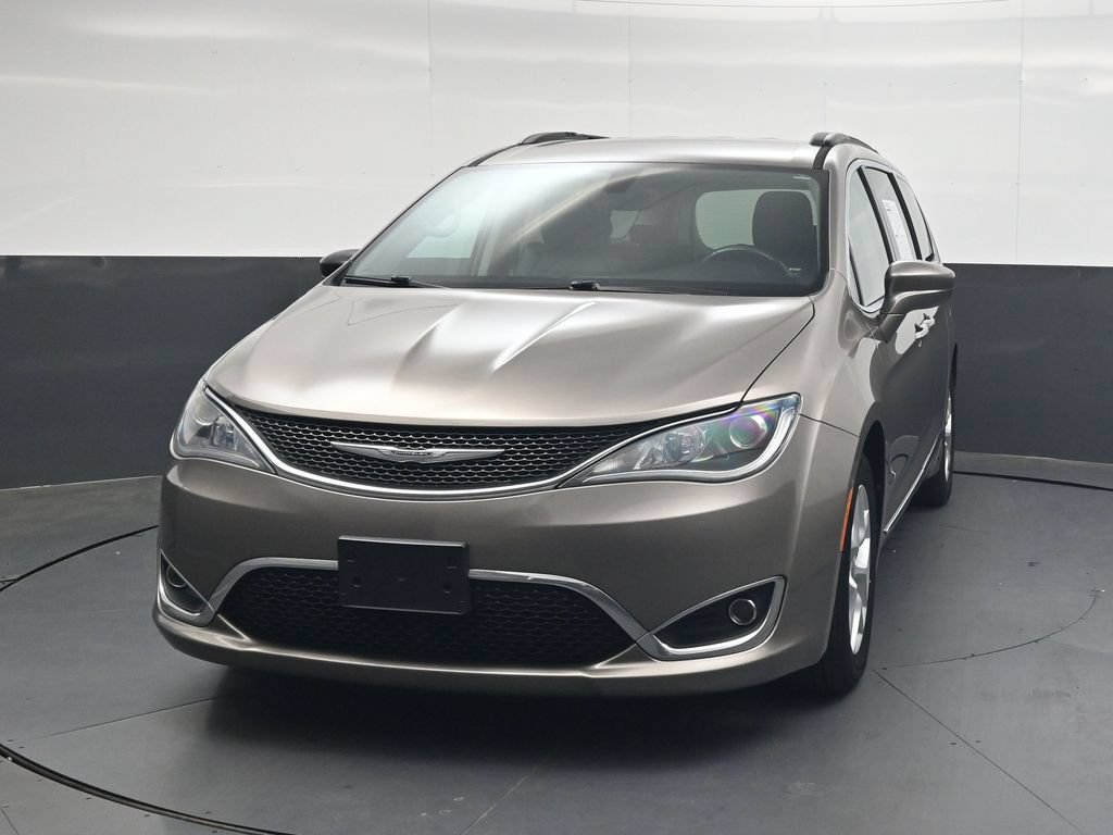 Used 2017 Chrysler Pacifica Touring-L w/ Tire & Wheel Group FWD image 14