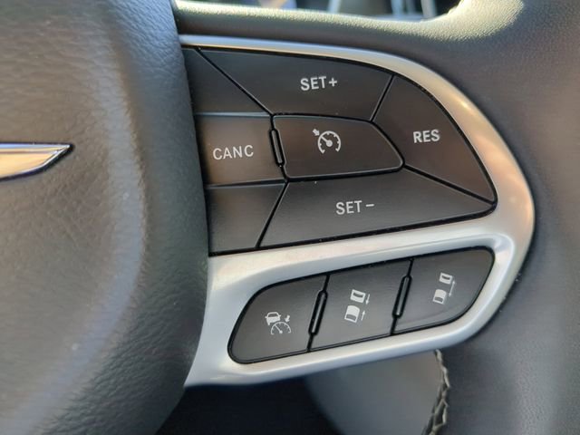 Used 2024 Chrysler Pacifica Touring-L image 30